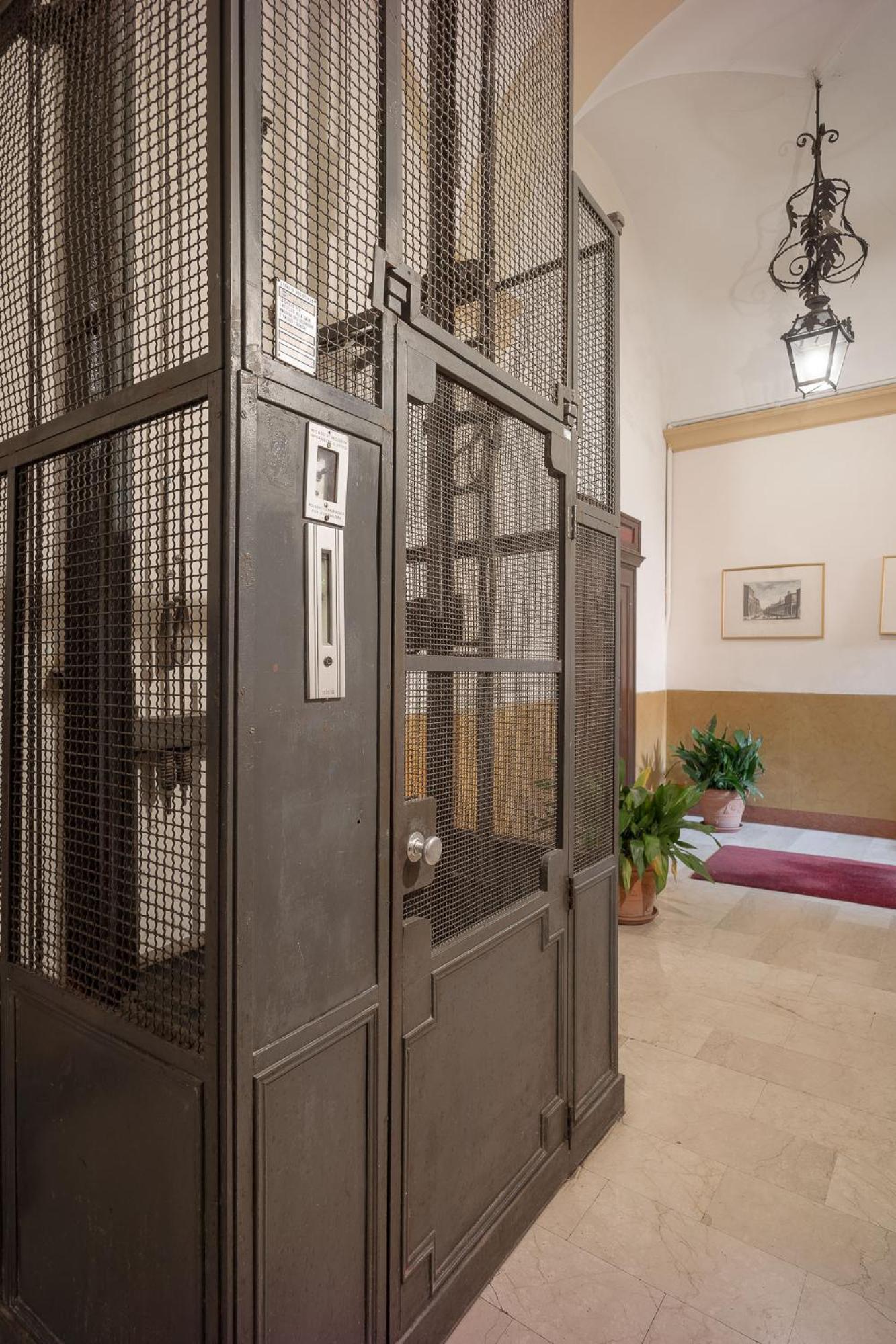 Lussuoso Appartamento Nel Cuore Del Centro Storico ボローニャ エクステリア 写真