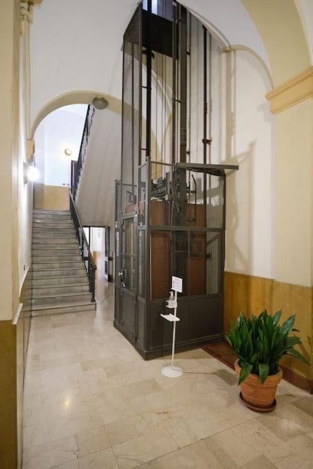 Lussuoso Appartamento Nel Cuore Del Centro Storico ボローニャ エクステリア 写真
